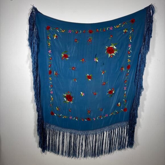 Antique 1920s Piano Shawl Mantón de Manila Blue Silk Floral Embroidery Fringe - Picture 2 of 16